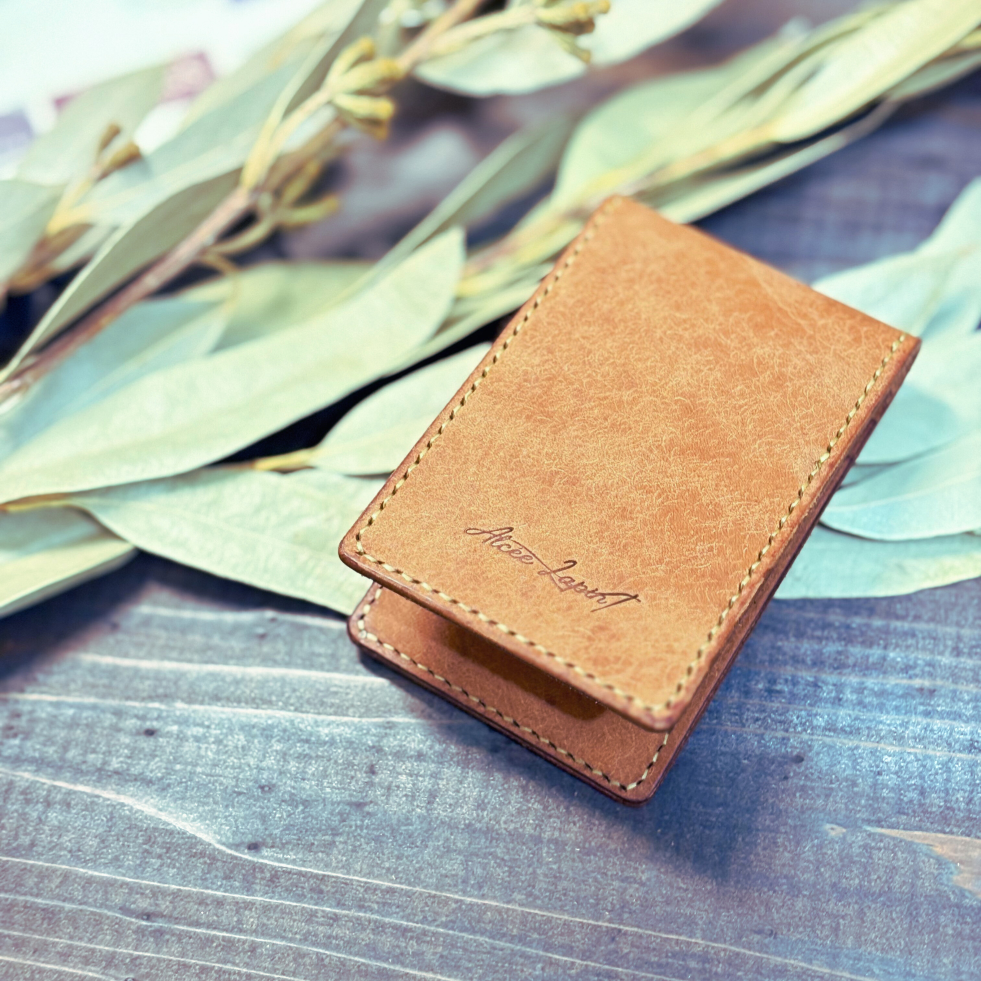 【受注生産】手縫いのカードケース｜開くのが楽しいめずらしい縦型タイプ