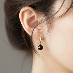 漆黒の煌めき オニキスのフックピアス 3枚目の画像