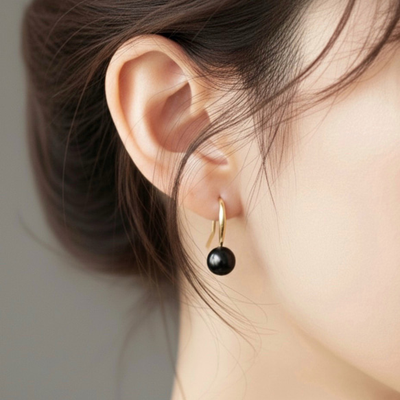 漆黒の煌めき オニキスのフックピアス 3枚目の画像