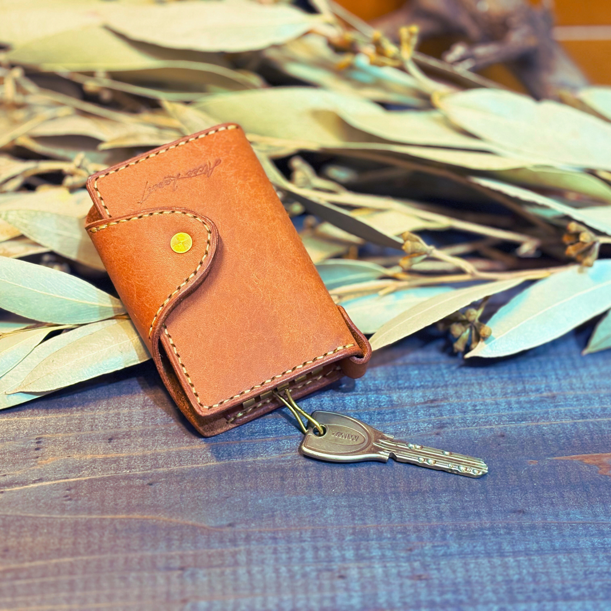 【受注生産】手縫いのキーケース｜シンプルながら自立する独特なつくりが魅力的