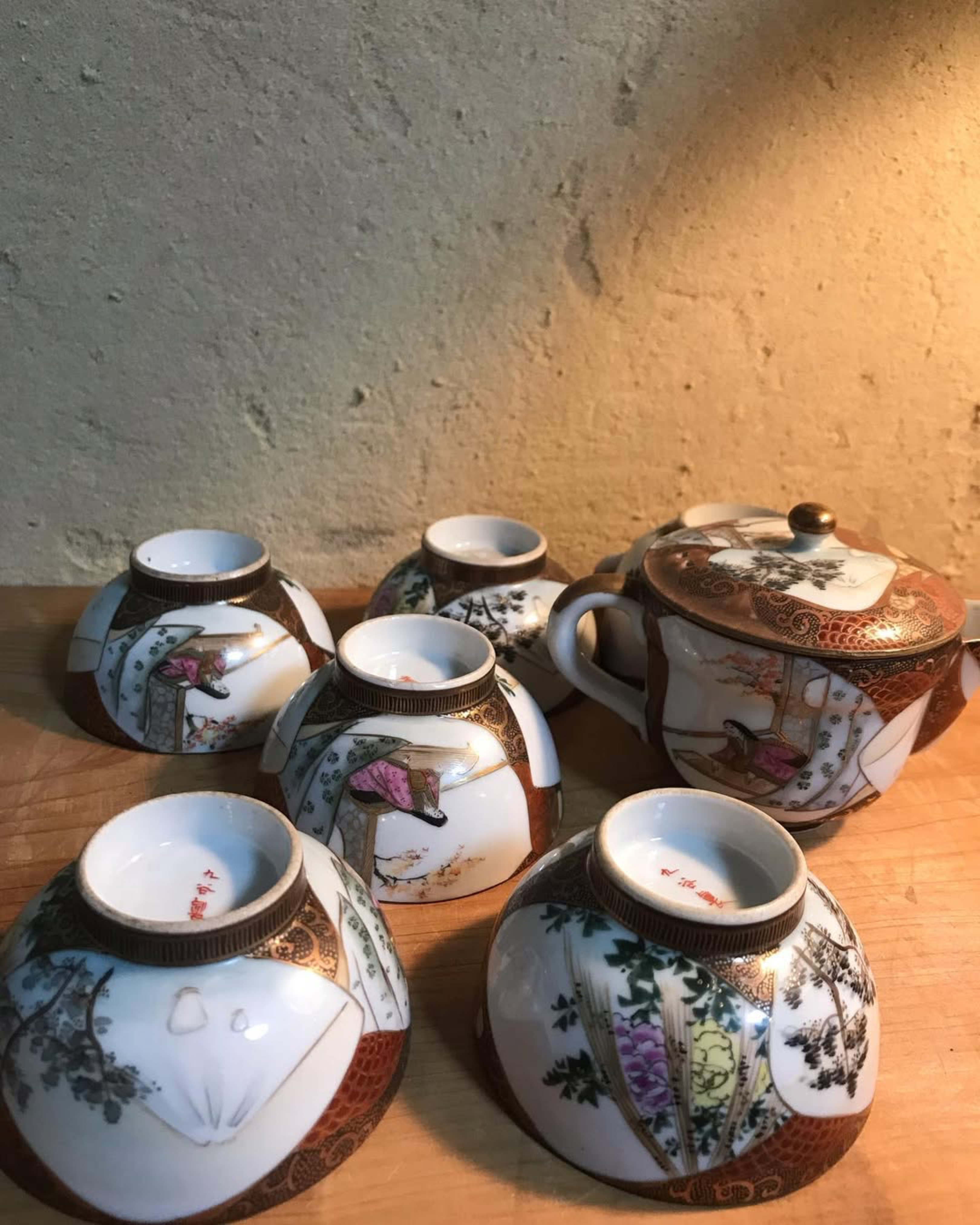 九谷焼　色絵金彩　富士文　茶器揃Kutani Ware Tea Set with Mt. Fuji Design