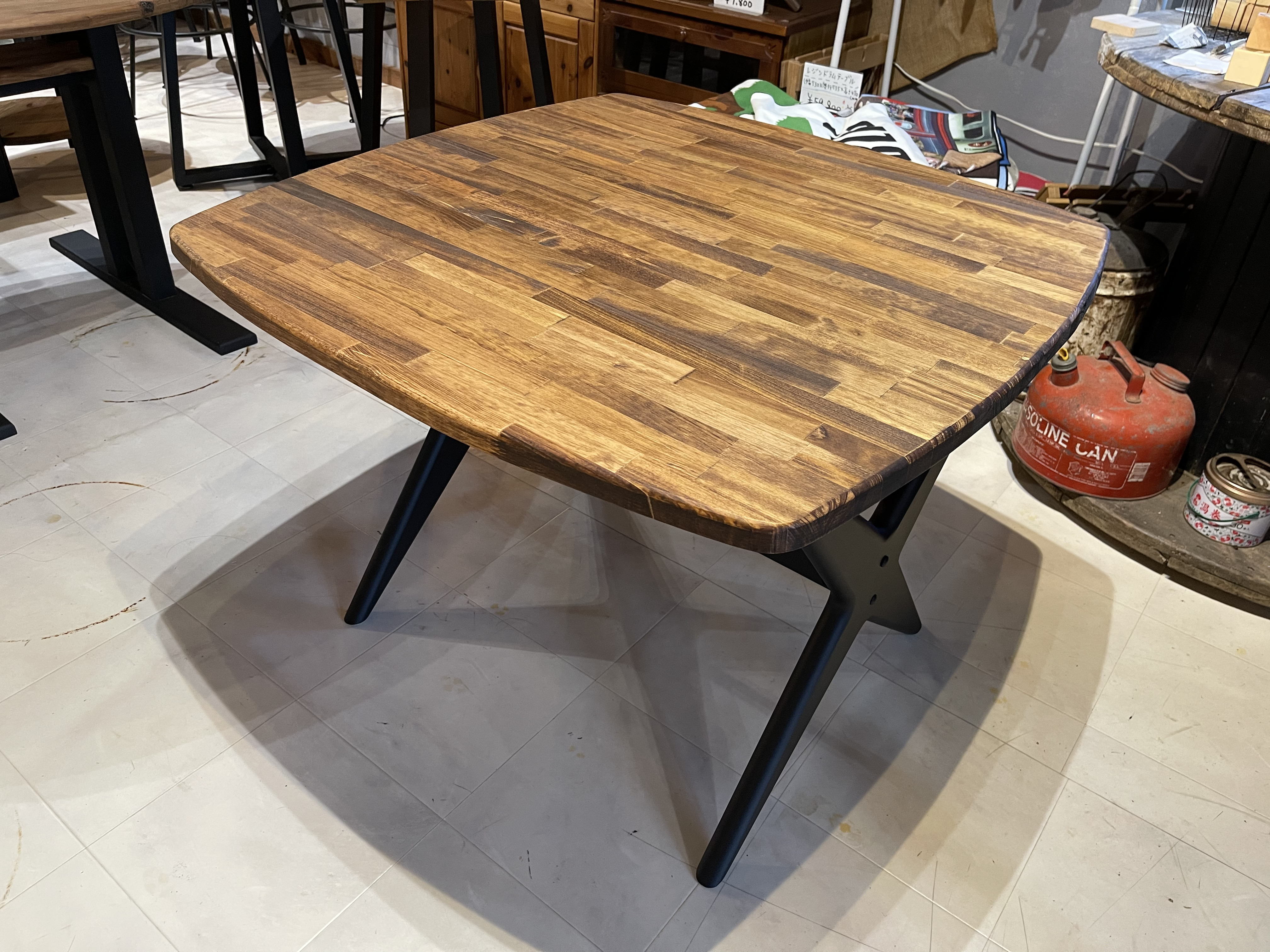 hotaru  在庫あり　即納　机　テーブル　アップサイクル　ダーク　ブラック　パイン材 18,104円