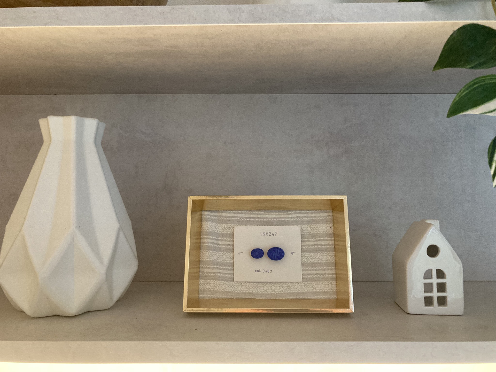 チェコヴィンテージの輝き｜【懐かしいドロップス】ガラスボタン額装アート・玄関インテリアに