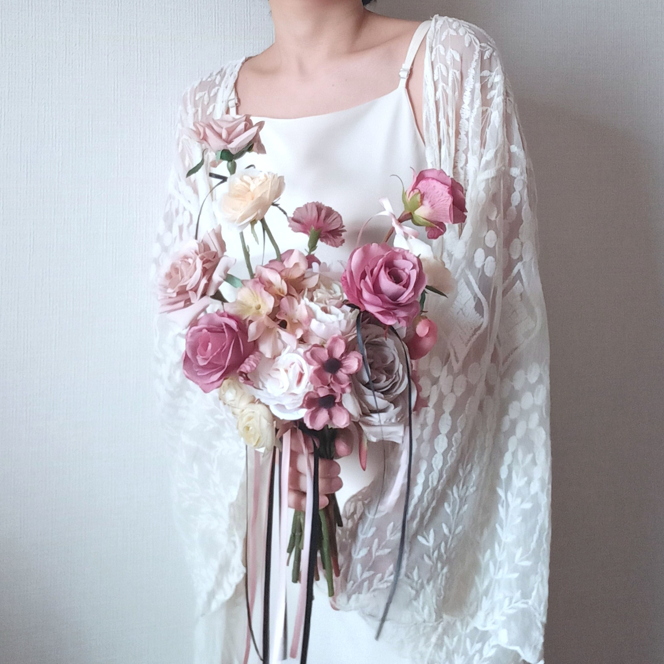 モーヴピンクのバラとリボン　ウェディングブーケ　造花　アーティフィシャルフラワー　結婚式　バレエコア　リボン