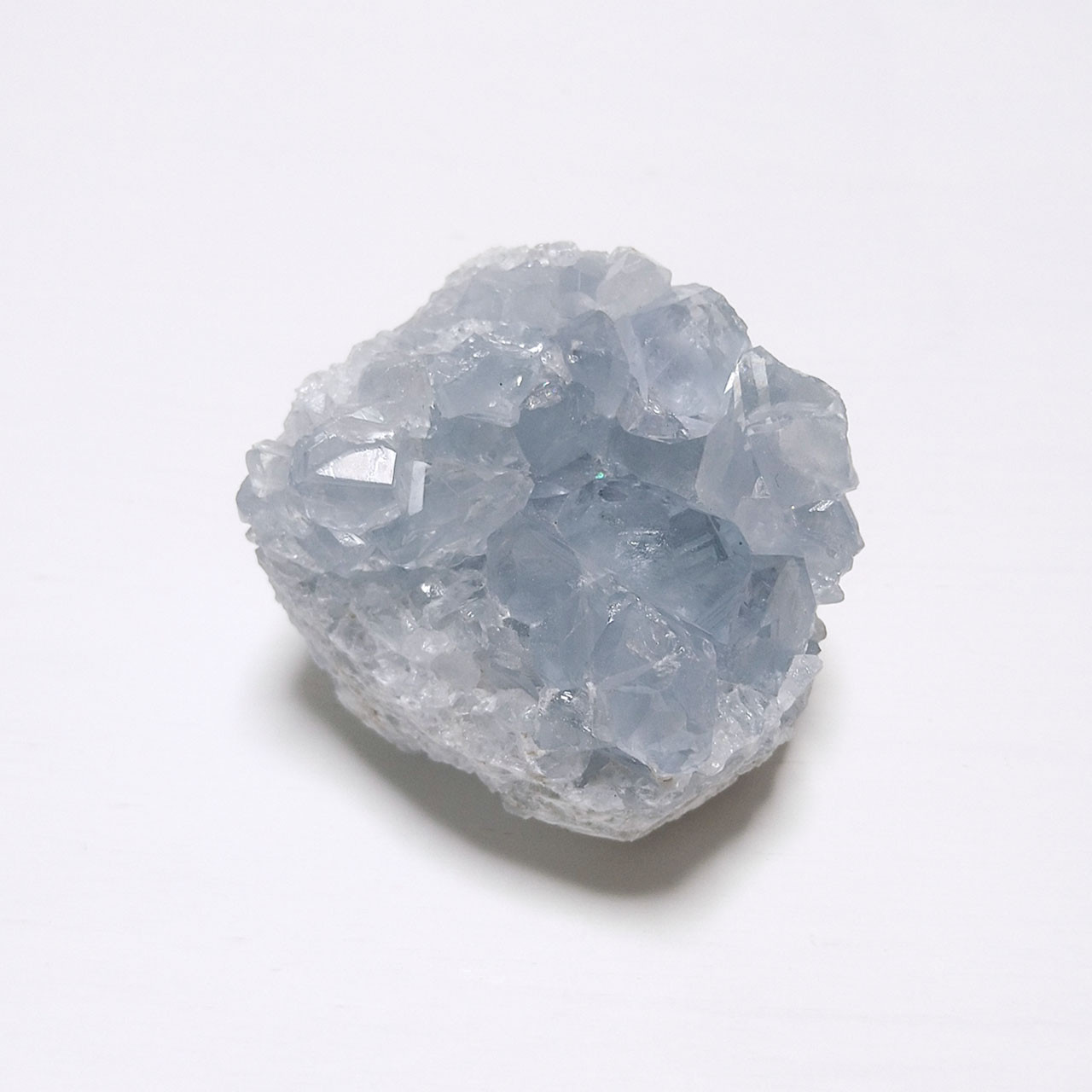 丸みを帯びた四角いフォルムの天青石 Celestite セレスタイト クラスター 鉱物 原石 鉱石 天然石 02012