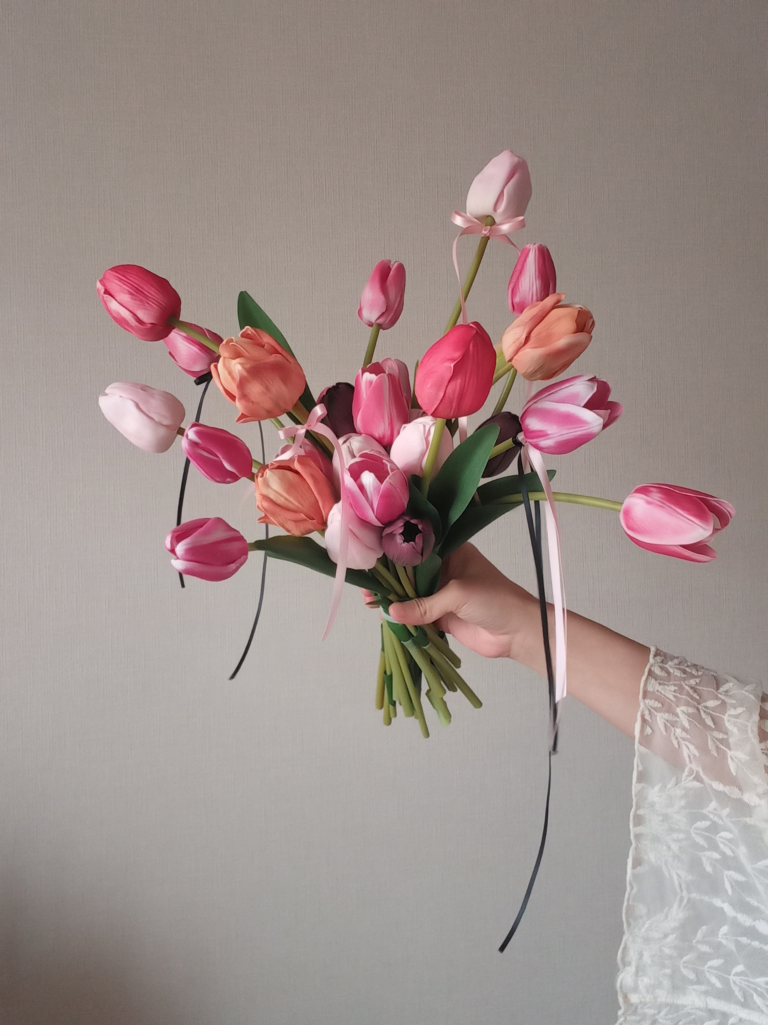 リボンのチューリップブーケ　ウェディングブーケ　アーティフィシャルフラワー　造花　ピンク　オレンジ　パープル