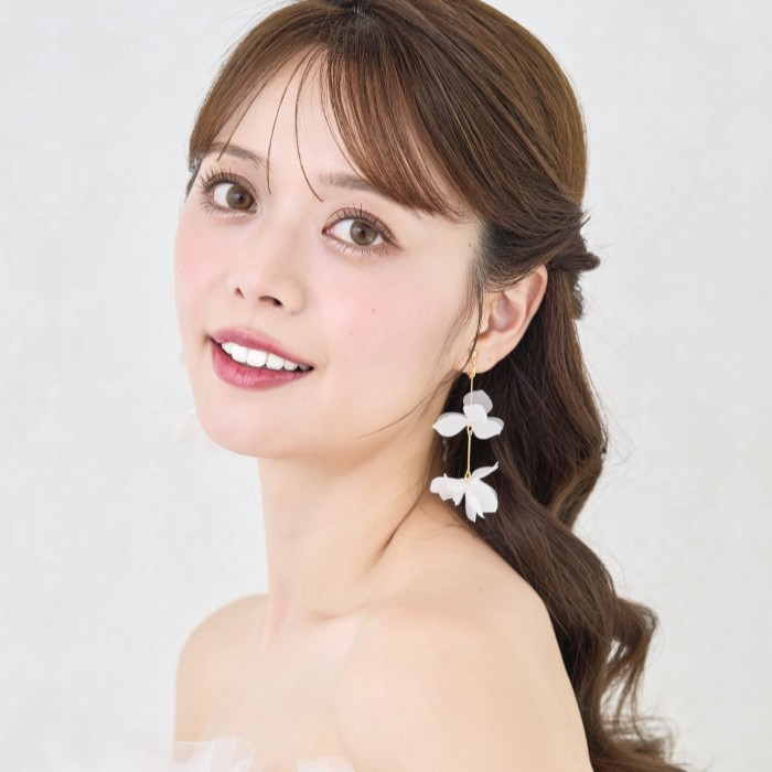 ME310 花嫁ピアス大ぶりホワイトフラワー ブライダルイヤリング　ウェディングイヤリング ウェディングピアス 結婚 6,521円