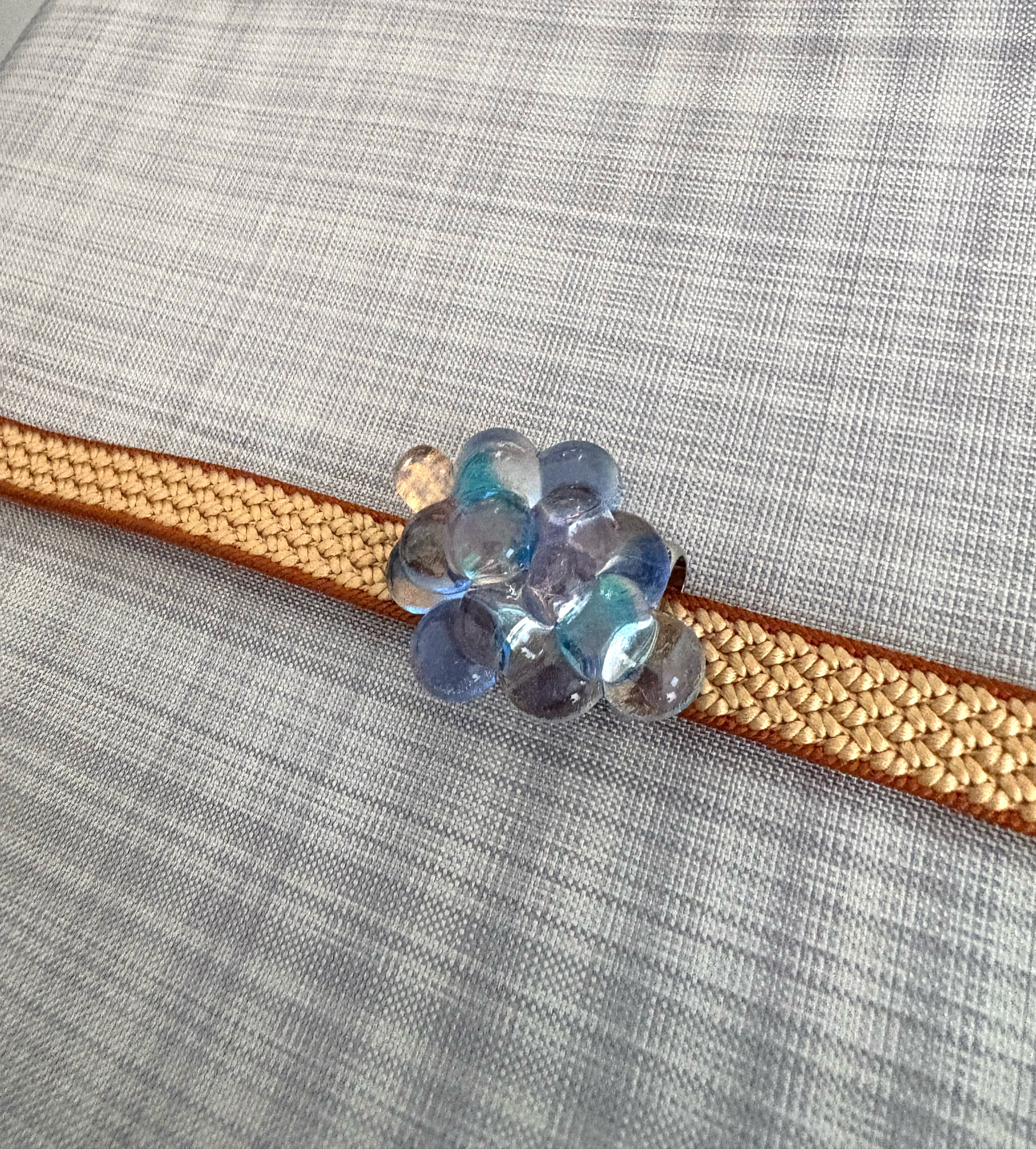 ぶどうのガラスの帯留め【パープル】瑠璃色のぶどうの帯留めはいかがですか？ブローチにも変更可