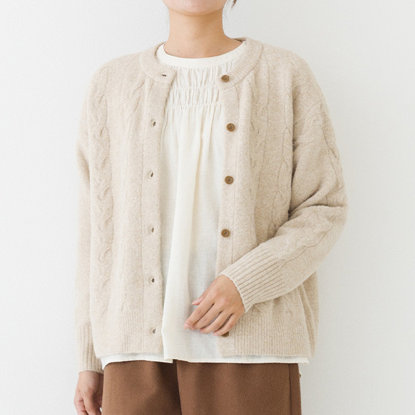 【30％OFF】ふわふわ シルクのようなウール ケーブル編みカーディガン