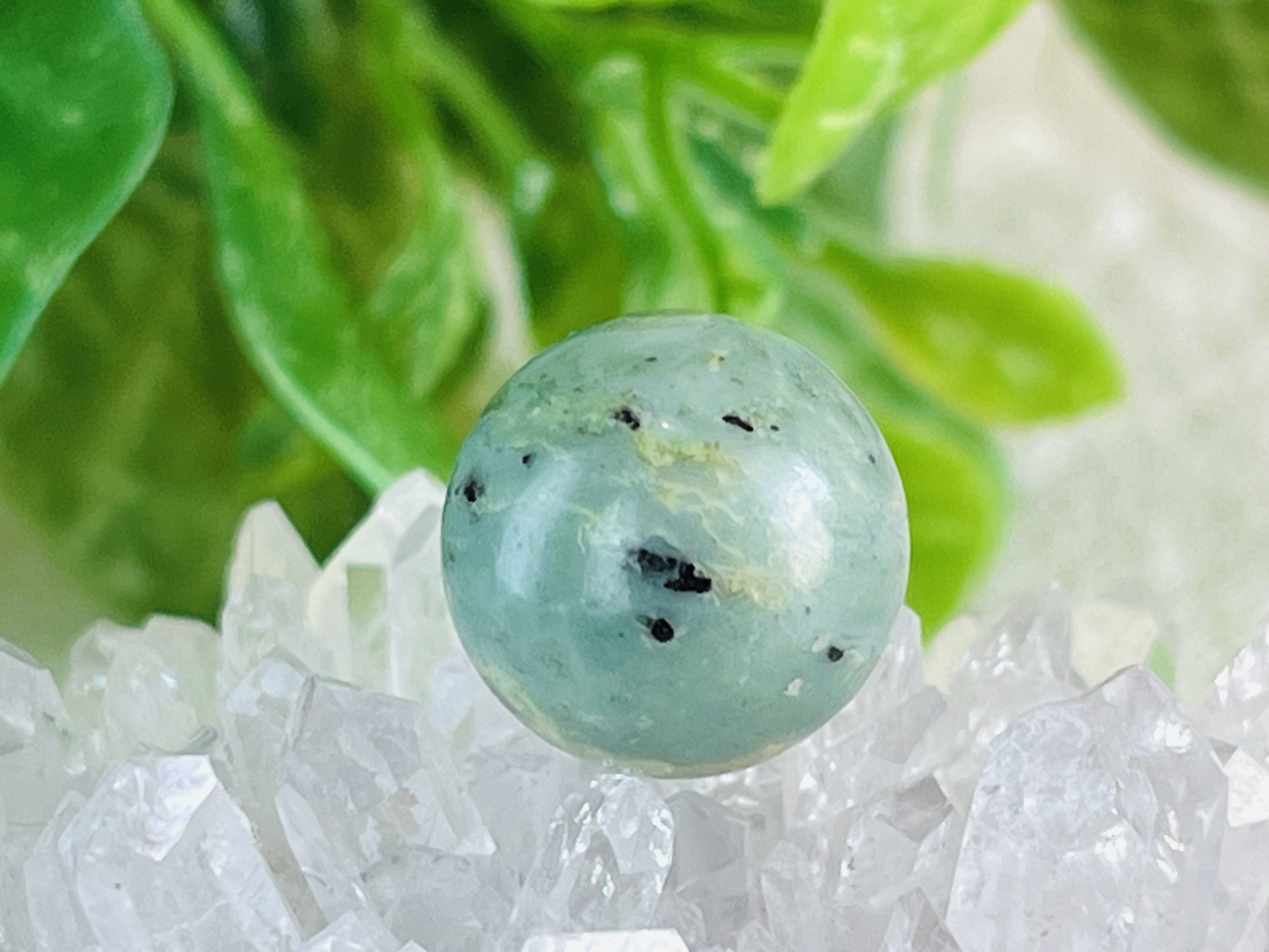 幻のヒスイ　北海道　日高翡翠　穴あき　丸玉　第三の翡翠