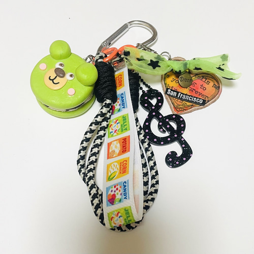 じゃらじゃらキーホルダー バッグチャーム キーホルダー 黄緑 くま