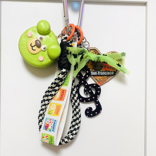 じゃらじゃらキーホルダー バッグチャーム キーホルダー 黄緑 くま