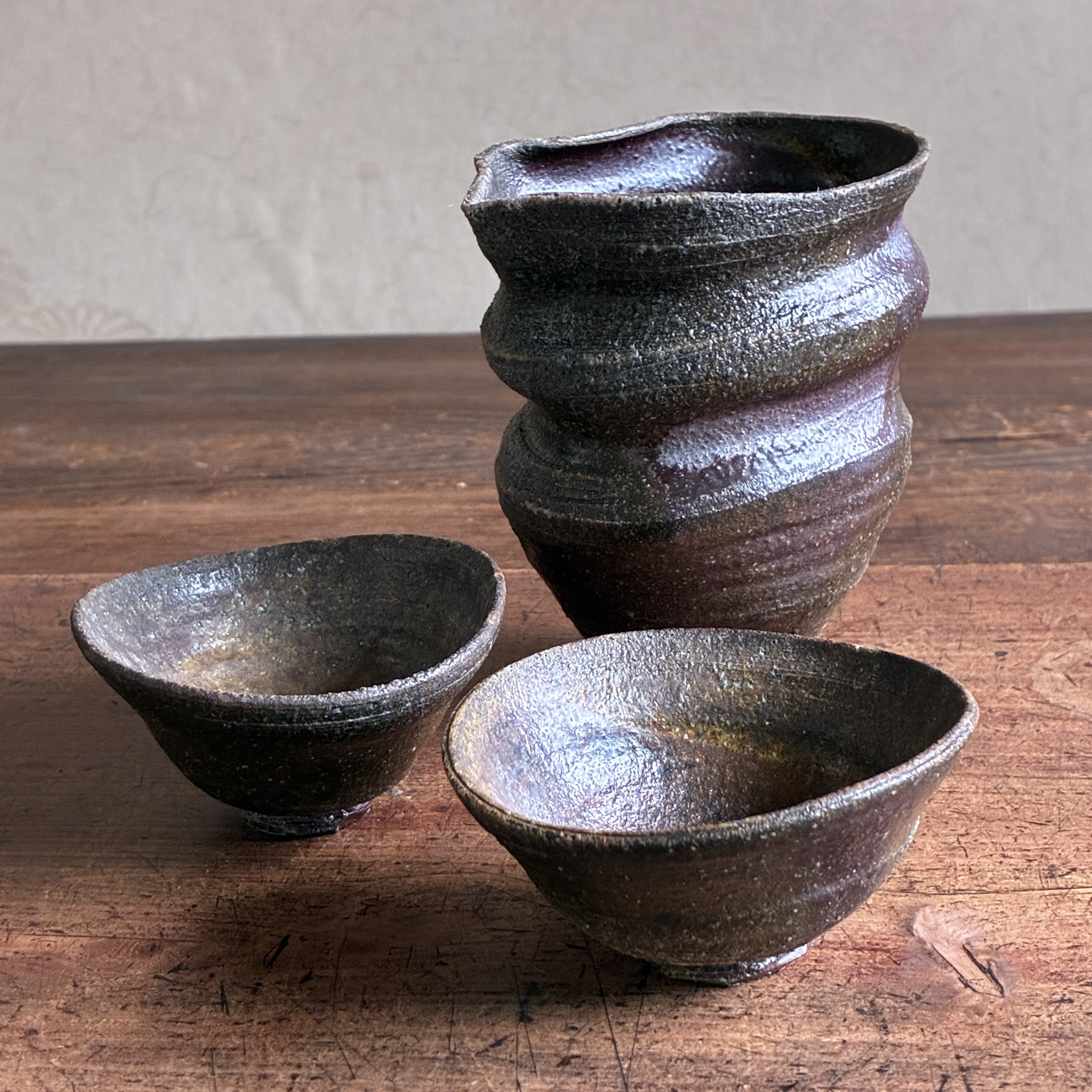 酒器セット（片口＋ぐい吞み2個）　赤土灰肌　信楽焼　焼締　和陶器　陶器　晩酌　長寿祝い