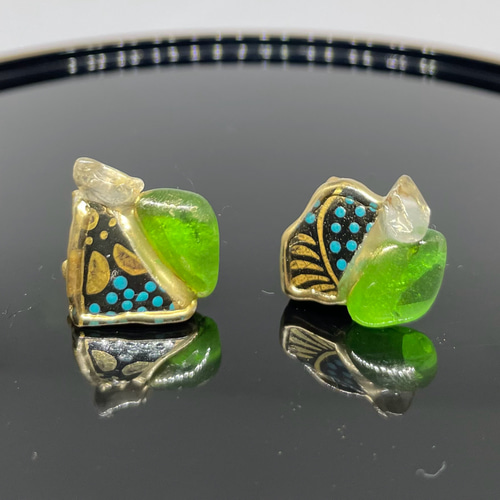 金継ぎ × 九谷焼 青粒鉄仙×クリスタル ピアス — 能登地震から生まれた