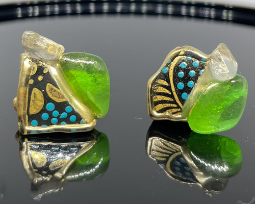 金継ぎ × 九谷焼 青粒鉄仙×クリスタル ピアス — 能登地震から生まれた