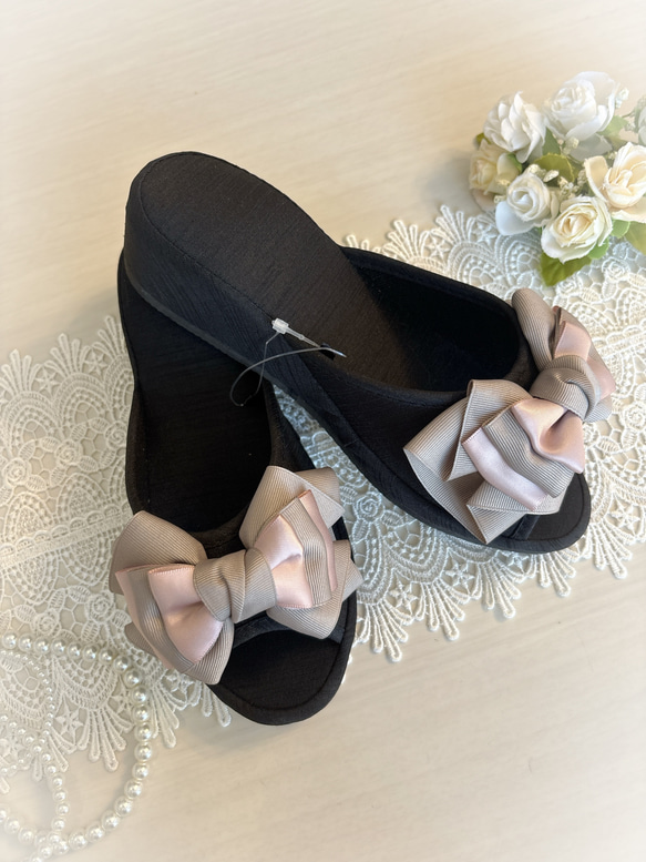 博愛リボンシャンタン素材ヒールスリッパ 3枚目の画像