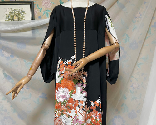 銀糸縫い取り 百花繚乱 黒留袖ドレス ケープスリーブ＆リボンベルト
