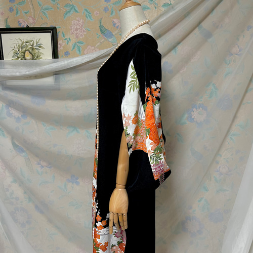 銀糸縫い取り 百花繚乱 黒留袖ドレス ケープスリーブ＆リボンベルト