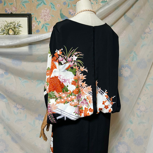 銀糸縫い取り 百花繚乱 黒留袖ドレス ケープスリーブ＆リボンベルト