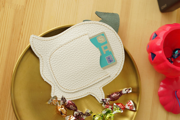 ハロウィンに！本革レザー・いたずら好きな王冠を拾ったオバケくんのカード＆コインケース　ミニポーチ　ストラップ取り付け可能 7枚目の画像