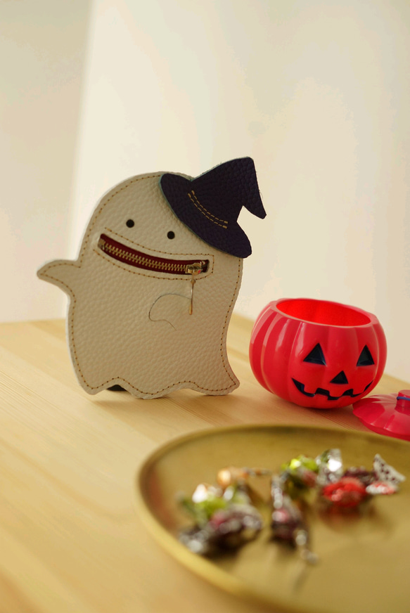 ハロウィンに！本革レザー・いたずら好きなリボンでおめかしオバケちゃんのカード＆コインケース　ストラップ取り付け可能 7枚目の画像