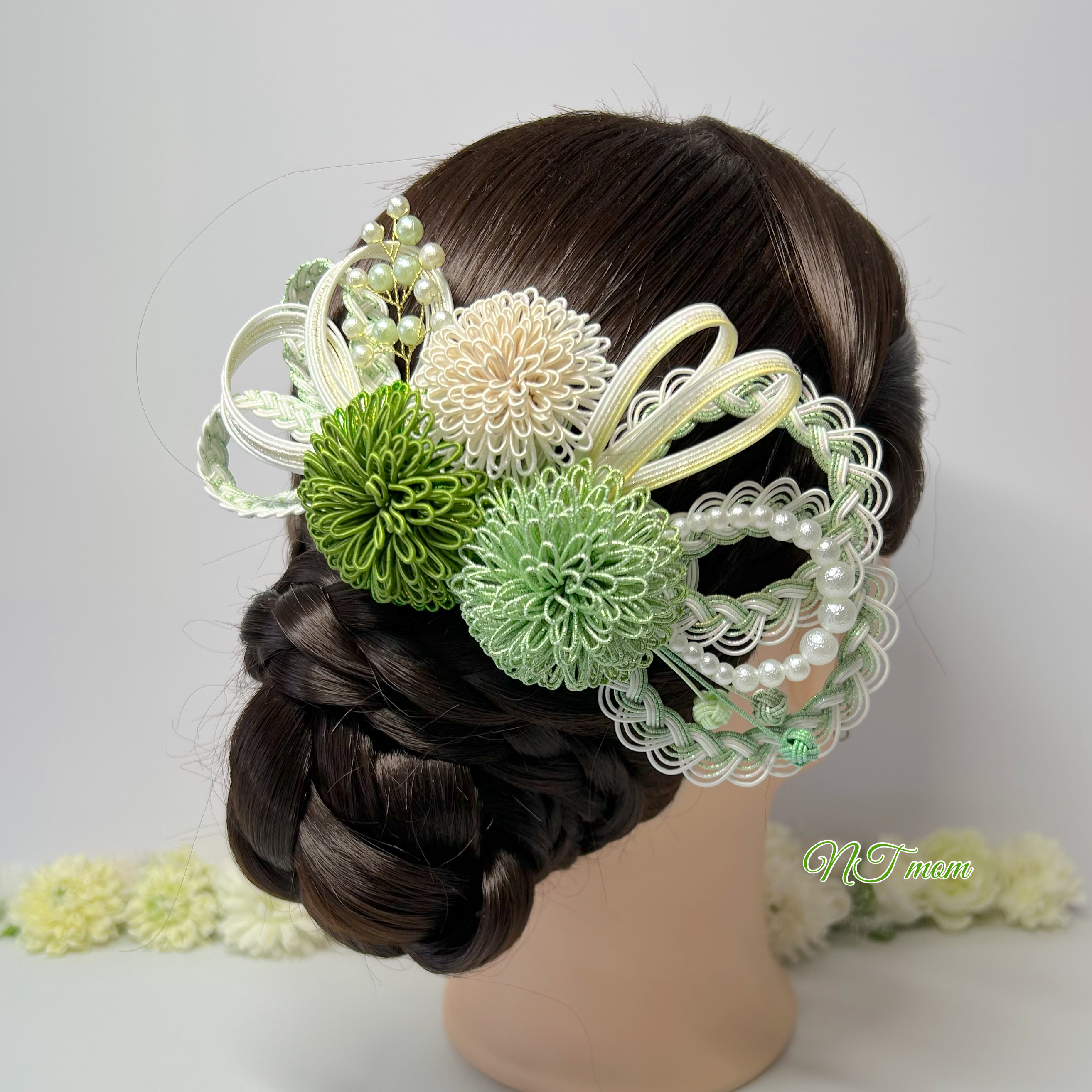 成人式卒業式結婚式・水引髪飾り・三つ洋菊・うす黄緑 5,180円