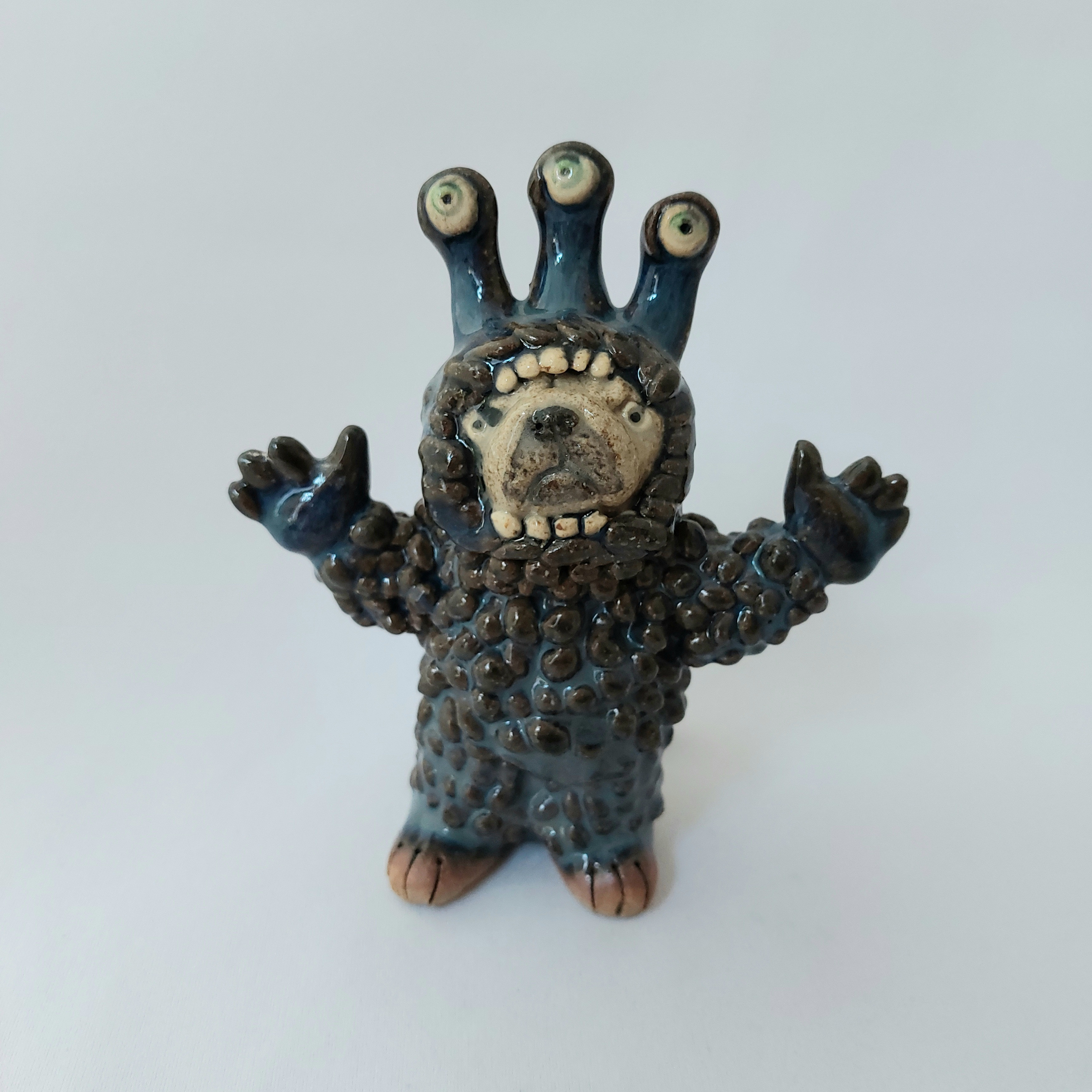 三つ目のモンスターパグ【ブルー】