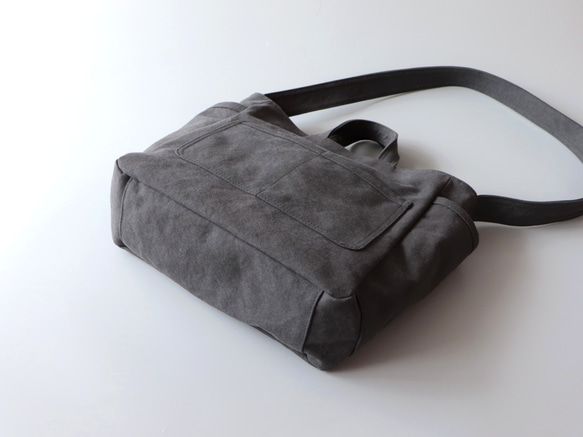 ラフショルダー＊柔らかく体に馴染む２Way大容量（チャコール） 7枚目の画像