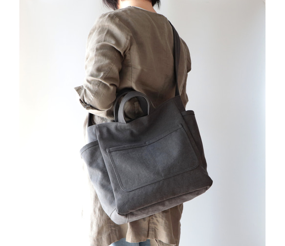 ラフショルダー＊柔らかく体に馴染む２Way大容量（チャコール） 2枚目の画像