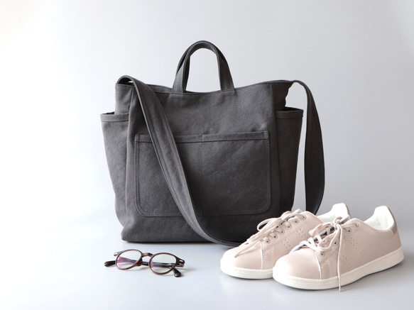 ラフショルダー＊柔らかく体に馴染む２Way大容量（チャコール） 1枚目の画像