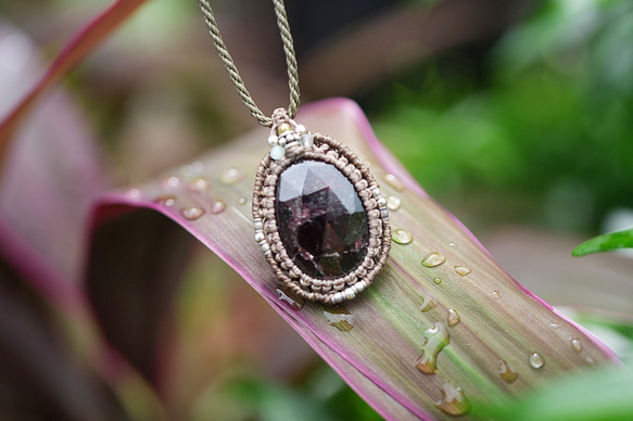 ファセットカット★ガーネット★マクラメネックレス2132 4枚目の画像