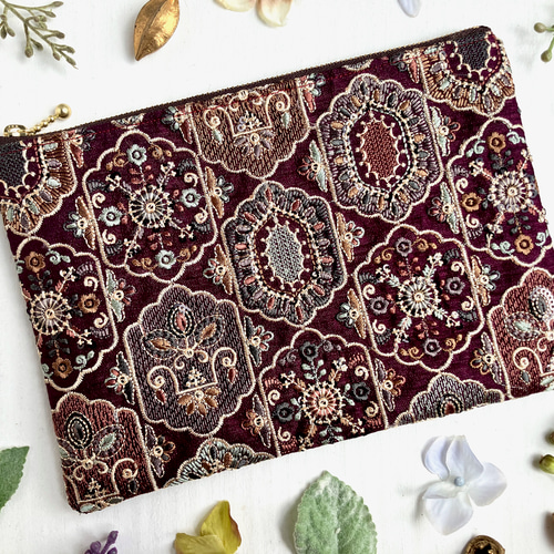 インド刺繍生地のフラットポーチ(20センチ) ワイン ポーチ North
