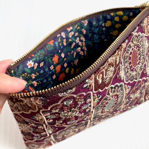 インド刺繍生地のフラットポーチ(20センチ) ワイン ポーチ North