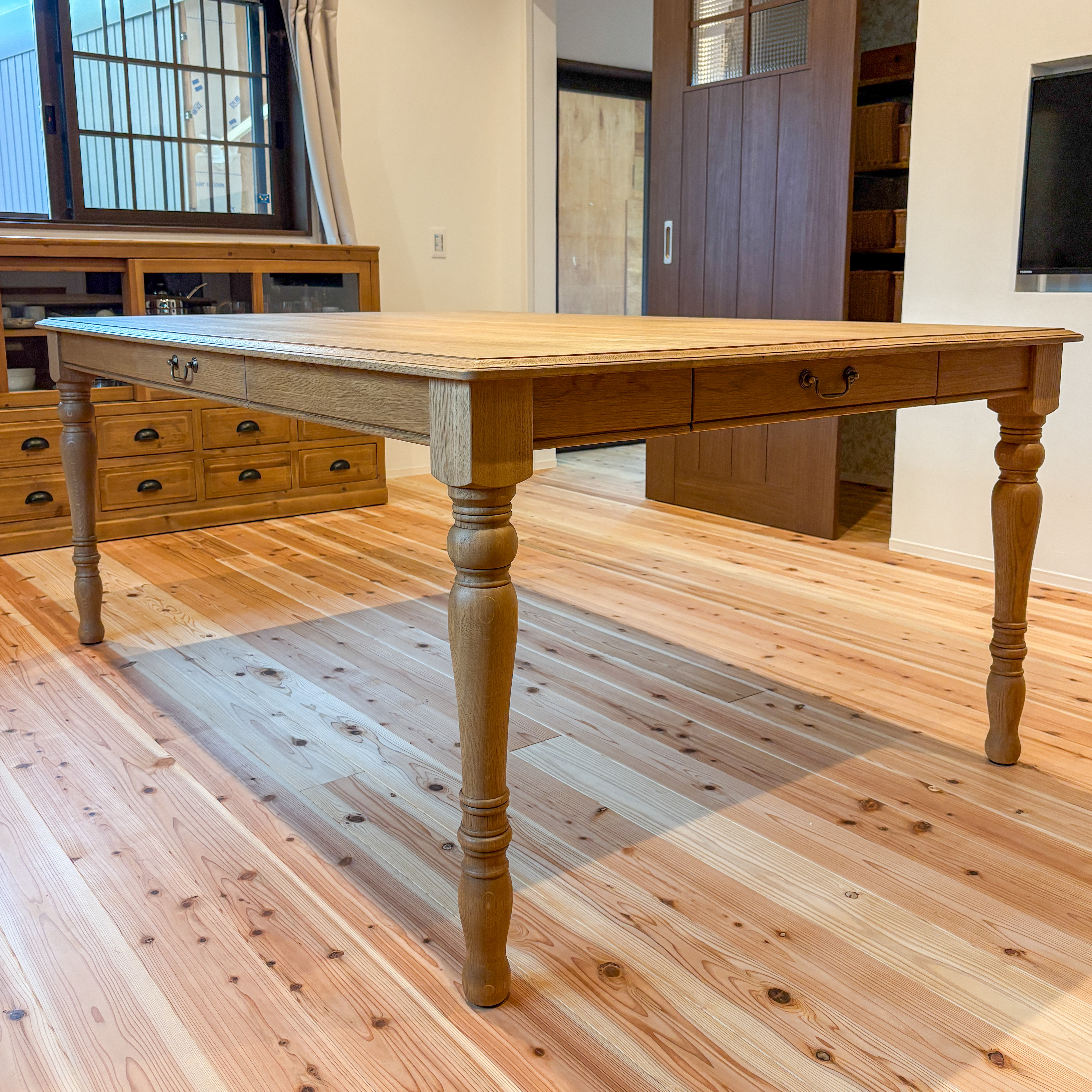 ホワイトオーク材 ろくろ足ダイニングテーブル slender 1800x1200 輸入住宅向けアンティーク調テーブル