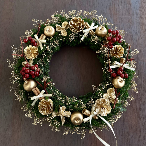 受注制作】金色の飾りと赤いサンキライのクリスマスデザインリース