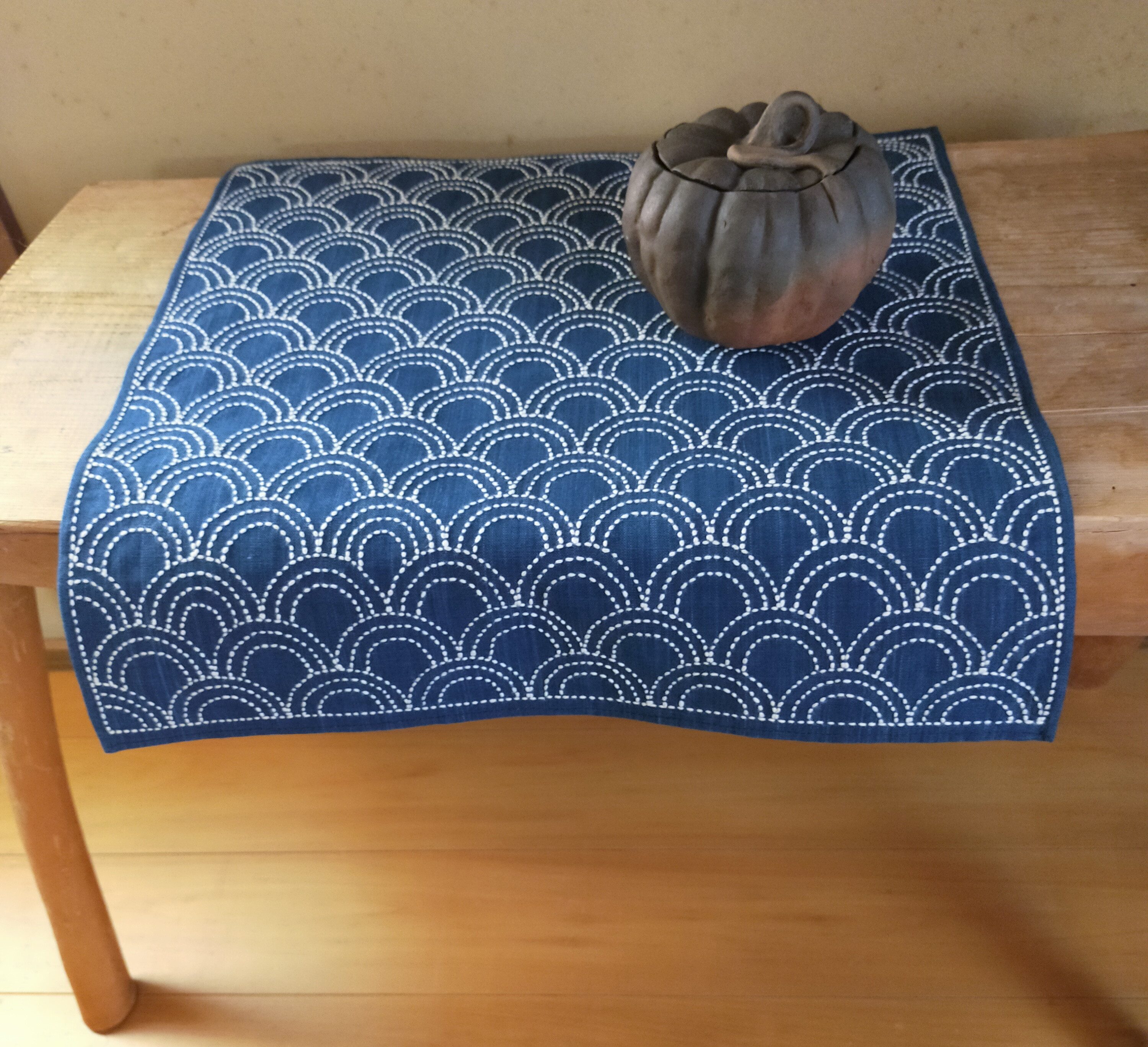 刺し子布巾、自由使いクロス、　正藍染浅葱　青海波模様
