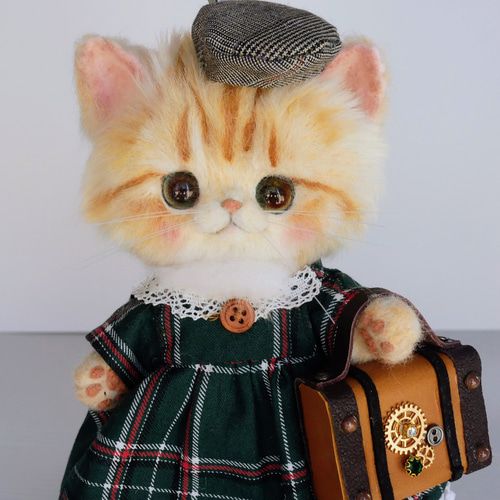 チェック柄の猫のアートドール　【ハンドメイド】猫　ぬいぐるみ　羊毛フェルト チェック柄の猫のアートドール 【ハンドメイド】猫 ぬいぐるみ 羊毛