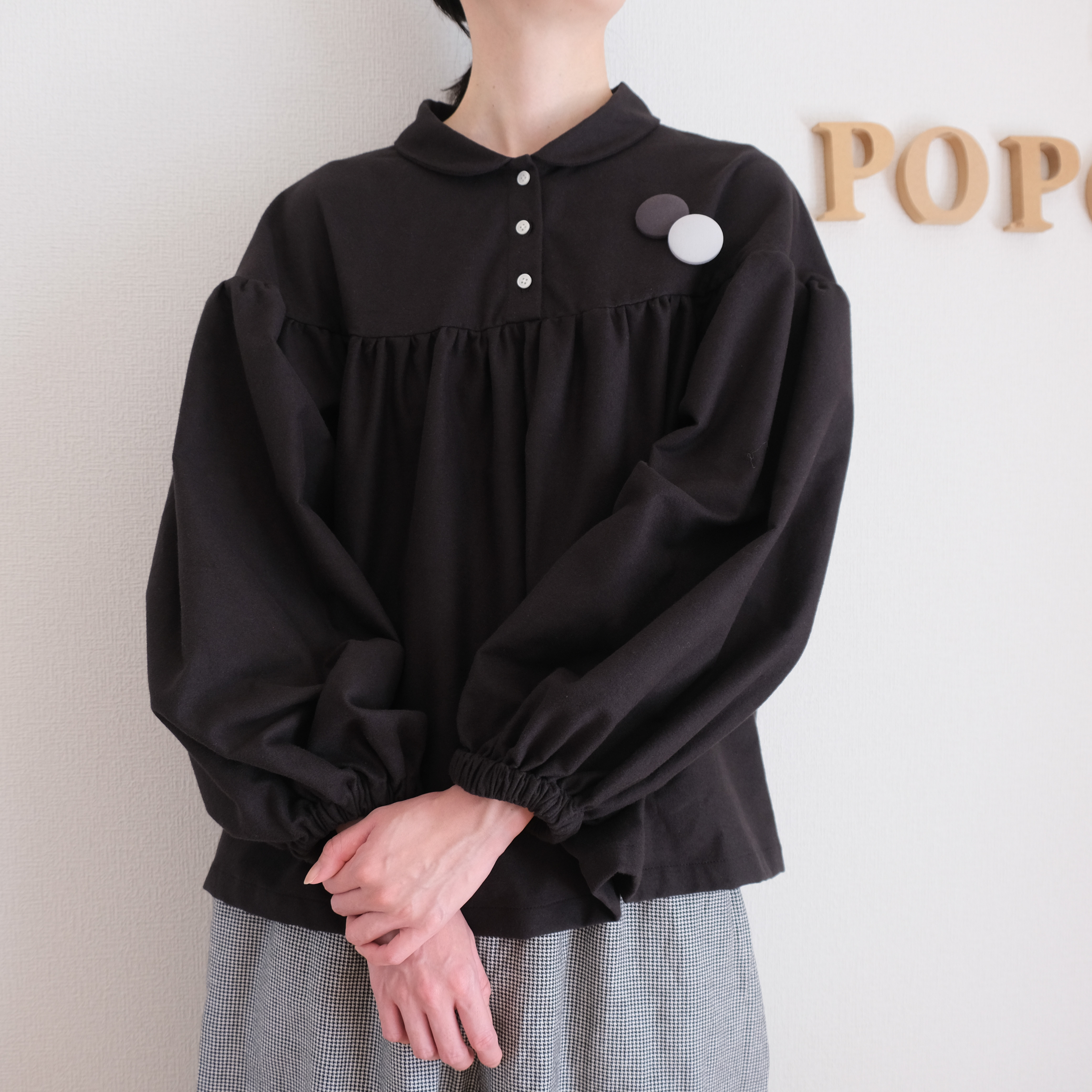 秋冬に◯　小さい衿のギャザーたっぷりブラウス　フランネル生地　ブラック