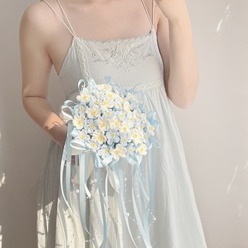 [でこ]　レース編みのブーケ レース編み ミモザの小さなブーケのブローチ | iichi 日々の暮らしを