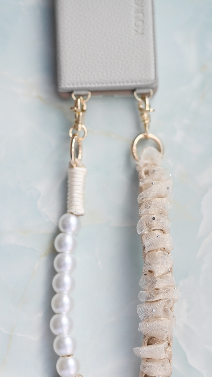 上品きれいめスマホショルダーストラップ　チュール　リボン　フリル　ベージュ　アイボリー　大人可愛いパラコード　結婚式