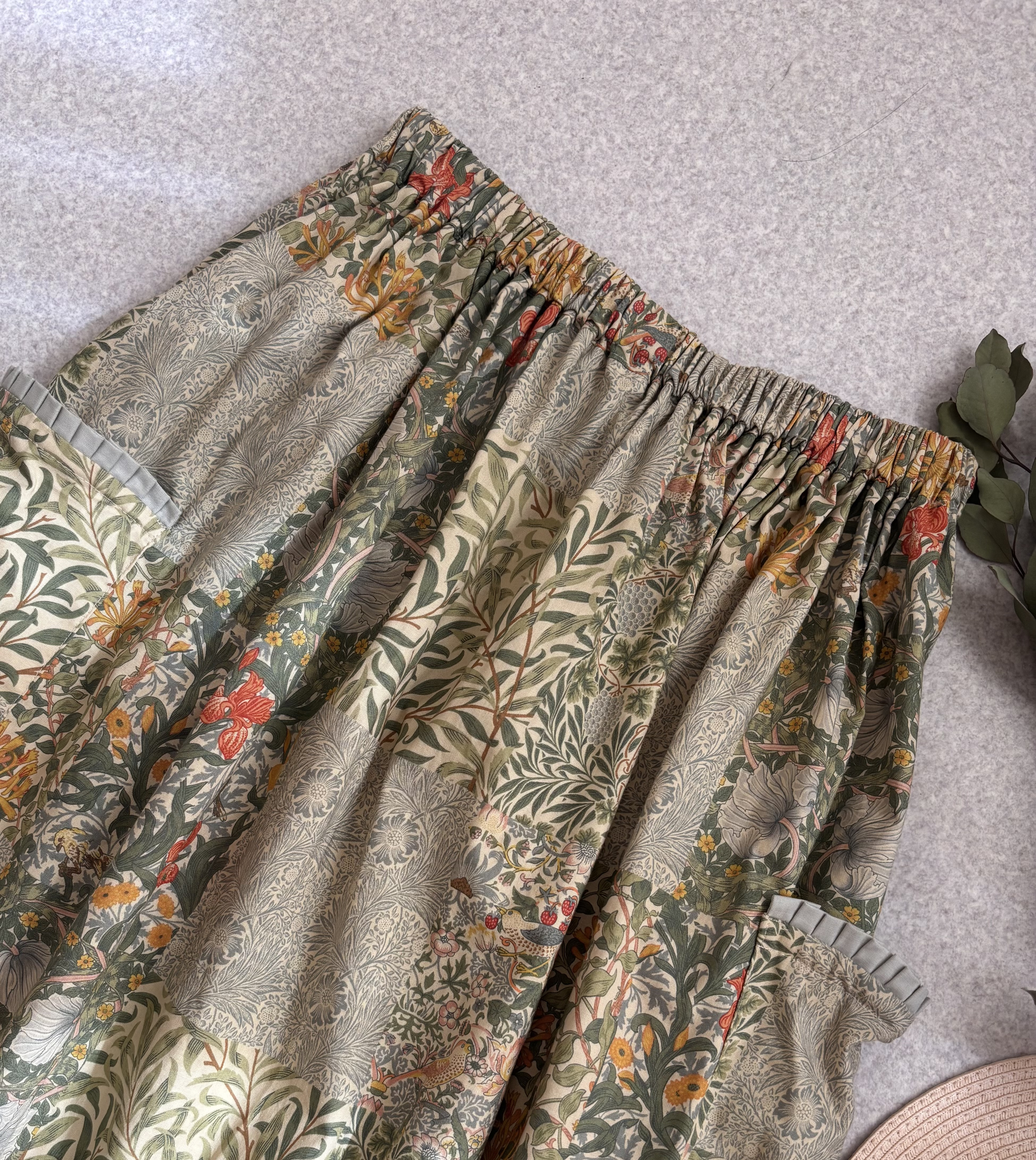 ギャザースカート　ウィリアムモリス　モザイク柄グリーン系