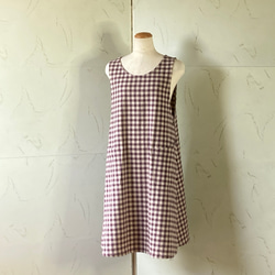 パープル・チェック　綿麻ワッシャー　横ボタンのふんわりスッキリフレアーエプロンドレス　ML　着丈98 1枚目の画像