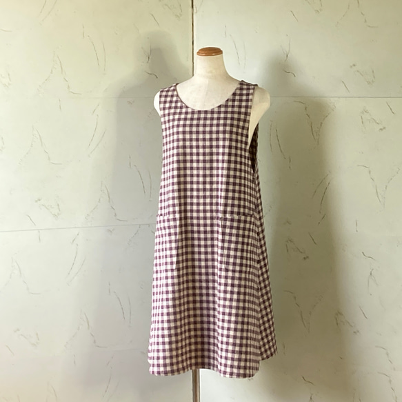 パープル・チェック　綿麻ワッシャー　横ボタンのふんわりスッキリフレアーエプロンドレス　ML　着丈98 1枚目の画像