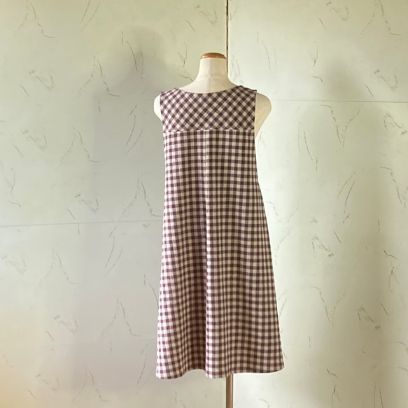 パープル・チェック　綿麻ワッシャー　横ボタンのふんわりスッキリフレアーエプロンドレス　ML　着丈98 5枚目の画像