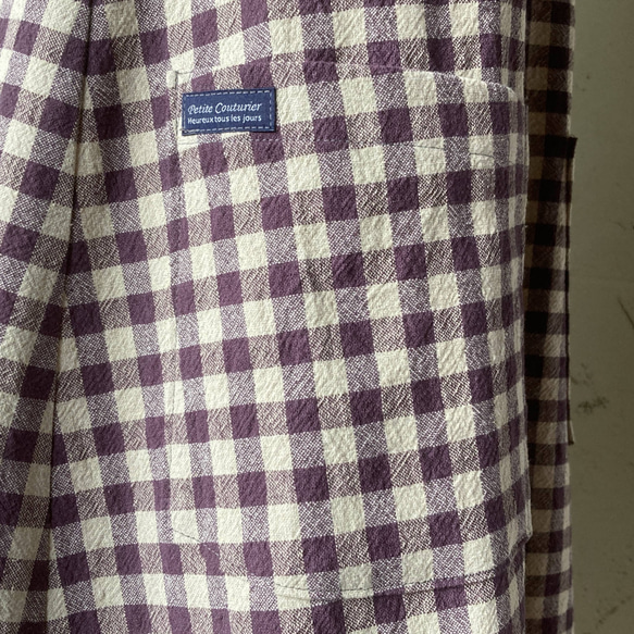 パープル・チェック　綿麻ワッシャー　横ボタンのふんわりスッキリフレアーエプロンドレス　ML　着丈98 9枚目の画像