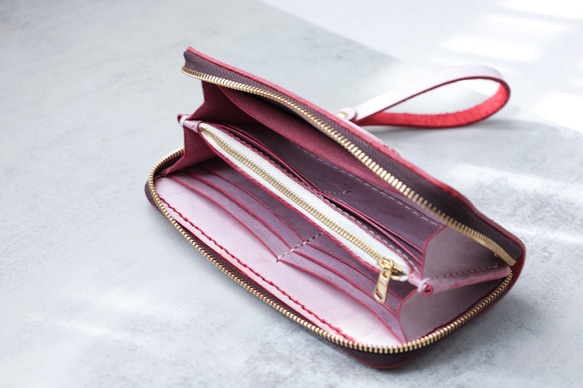 「天然石×皮革組合」拉鍊風琴「長皮夾」收納容量超強 第9張的照片