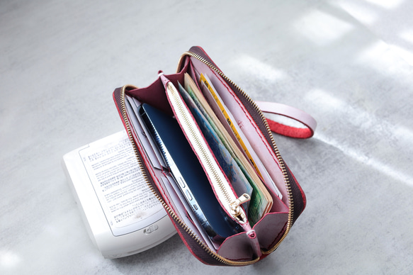 「天然石×皮革組合」拉鍊風琴「長皮夾」收納容量超強 第10張的照片