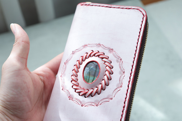 「天然石×皮革組合」拉鍊風琴「長皮夾」收納容量超強 第4張的照片