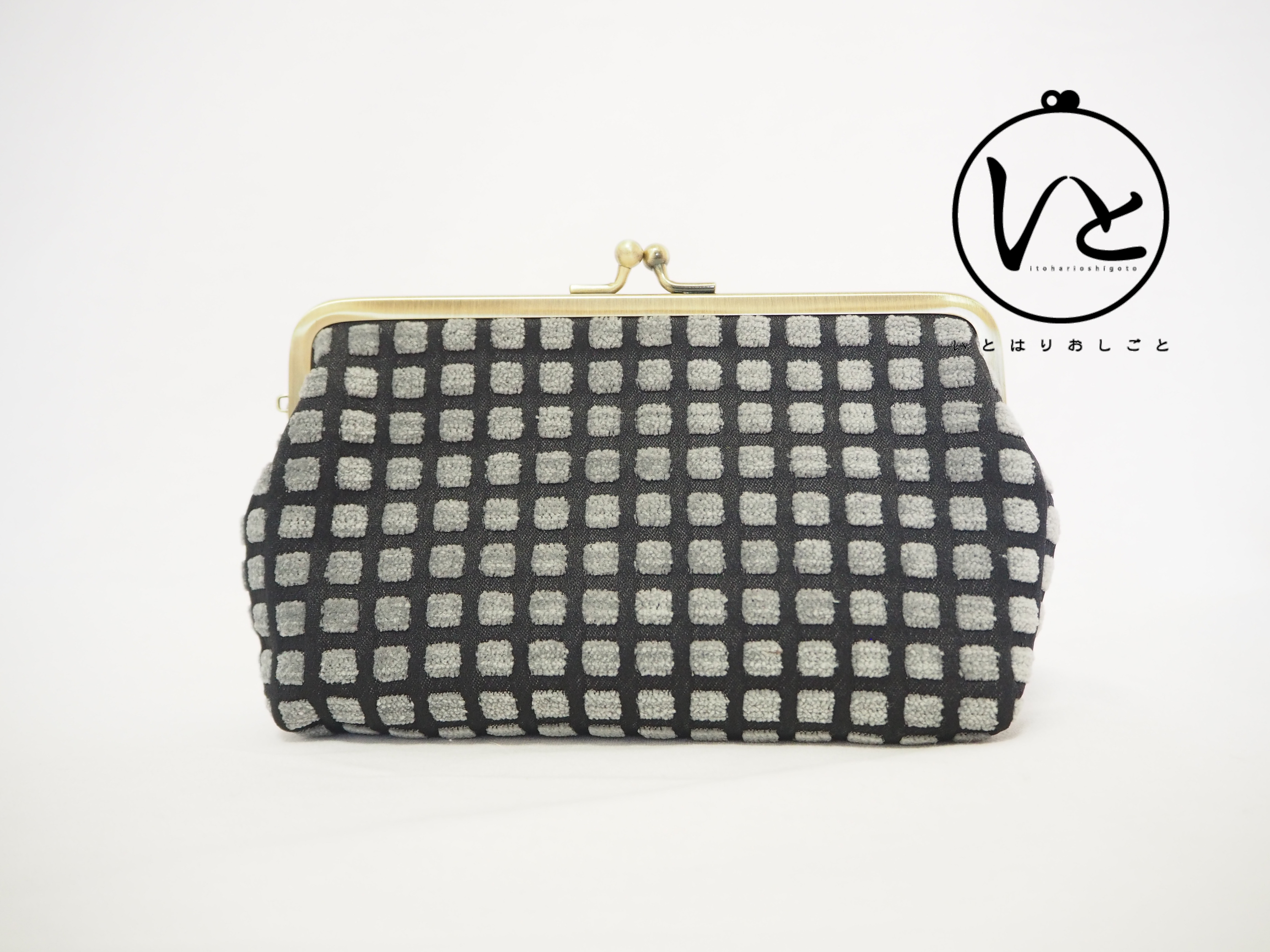 スクエアベルベット　がまぐちポーチ