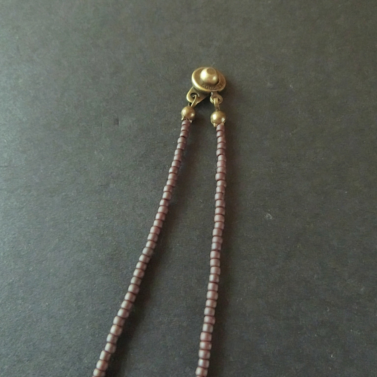 キングビーズとグリーンハーツ、スジ玉のロングネックレス